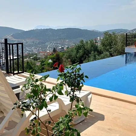 Kalkanda Sonsuzluk Havuzlu Kaş