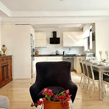 Kalkanda Sonsuzluk Havuzlu Willa Kaş