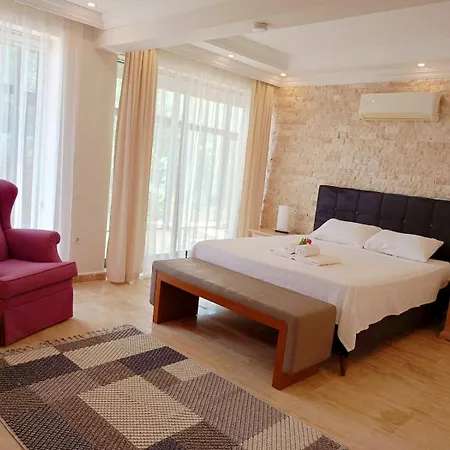 Kalkanda Sonsuzluk Havuzlu Kaş